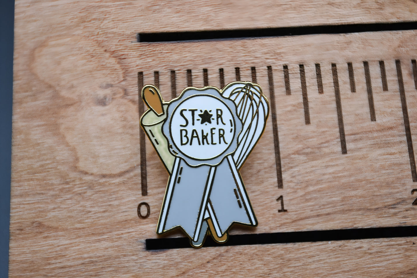 Star Baker Ribbon Enamel Lapel Pin